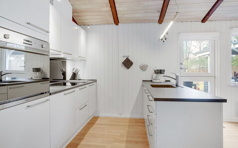 Massie - 30Km from the Sea: Kitchen, Flooring, Countertop, Wood, Kitchen Appliance, Wood Flooring, Interior Design, Ceiling, Floor, Major Appliance