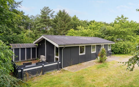 Massie - 30Km from the Sea: Cottage, Home, House, Roof, Porch, Estate, Siding, Garden Buildings, Farmhouse, Yard