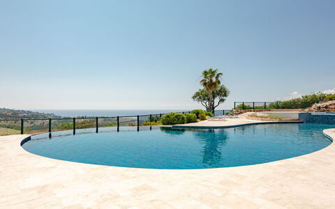 Les Issambres 320: Water, Sky, Water Resources, Swimming Pool, Tree, Shade, Outdoor Furniture, Plant, Landscape, Leisure