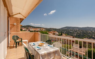 Accommodation:&nbsp;Le Petit Village 320.2