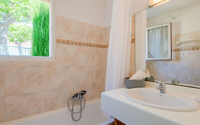 Accommodation:&nbsp;Le Petit Village 320.2