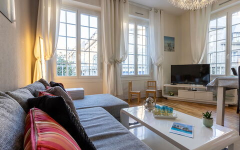 Puits aux Braies: Couch, Furniture, Property, Table, Picture Frame, Window, Azure, Interior Design, Lighting, Comfort