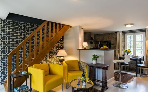 Penguilly: Building, Window, Comfort, Wood, Television, Living Room, Interior Design, House, Couch, Floor