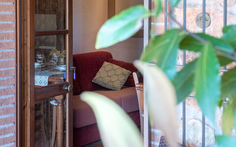 Massa Marittima 630: Wood, Interior Design, Terrestrial Plant, Comfort, Table, Building, Door, Plant, House, Linens