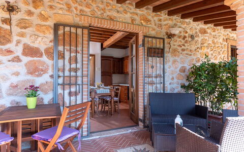 Massa Marittima 630: Furniture, Table, Property, Plant, Chair, Houseplant, Flowerpot, Wood, Interior Design, Lighting