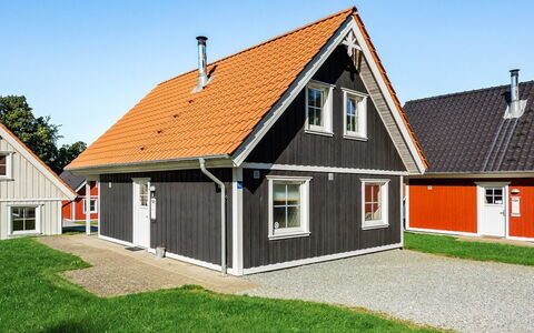 Hardine - 100M to the Fjord: Residential Area, Roof, Suburb, Driveway, Estate, Chimney