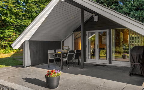 Leonard - 30Km from the Sea: Cottage, Shed, Garden Buildings, Siding, Estate, Shade, Outdoor Structure, Hardwood, Log Cabin, Eco Hotel