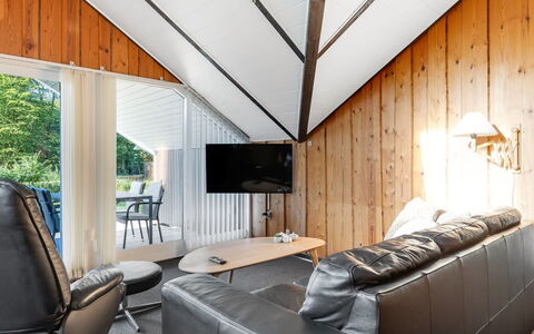 Leonard - 30Km from the Sea: Interior Design, Ceiling, Furniture, Home, Room, Hardwood, Cottage, Living Room, Chair, Attic