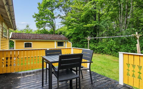 Hejne - 29Km from the Sea: Wood, Cottage, Siding, Wood Stain, Garden, Yard, Lawn, Hardwood, Garden Buildings, Backyard