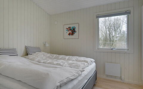 Brune - 30Km from the Sea: Wood, Bedroom, Floor, Bedding, Bed Sheet, Bed, Bed Frame, Plank, Ceiling, Hardwood