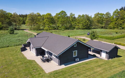 Quanna - 30Km from the Sea: Architecture, Roof, Home, Composite Material, Daylighting, Siding, Driveway