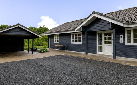 Quanna - 30Km from the Sea: Architecture, Roof, Home, Composite Material, Daylighting, Siding, Driveway