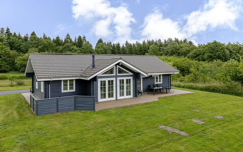 Quanna - 30Km from the Sea: Architecture, Roof, Home, Composite Material, Daylighting, Siding, Driveway