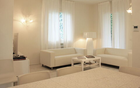 Villa Martino: Water, Plant, Cloud, Building, Sky, Property, Swimming Pool, Azure, Shade, Rectangle