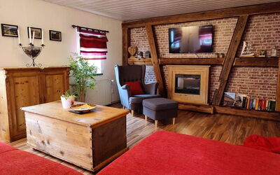 Marie 112.2: Furniture, Picture Frame, Television, Wood, Decoration, Lighting, Comfort, Interior Design, Plant, Living Room