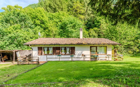 Lucia: Grass, Tree, House, Cottage, Rural Area, Shrub, Roof, Home, Grassland