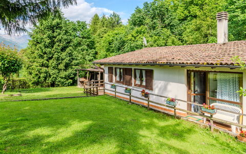 Lucia: Cottage, House, Shrub, Rural Area, Home, Roof, Farmhouse, Garden, Estate, Lawn