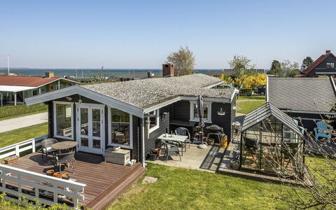 Ylvie - 150M from the Sea: Blue, Shrub, Cottage, Groundcover, Garden, Estate, Shade, Landscaping, Farmhouse, Eco Hotel