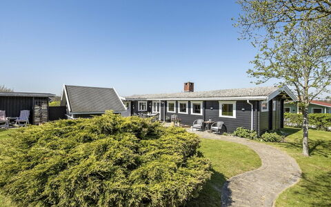 Ylvie - 150M from the Sea: Blue, Shrub, Cottage, Groundcover, Garden, Estate, Shade, Landscaping, Farmhouse, Eco Hotel
