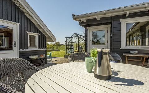 Ylvie - 150M from the Sea: Blue, Shrub, Cottage, Groundcover, Garden, Estate, Shade, Landscaping, Farmhouse, Eco Hotel