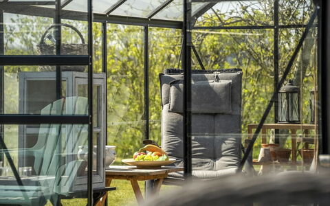 Ylvie - 150M from the Sea: Blue, Shrub, Cottage, Groundcover, Garden, Estate, Shade, Landscaping, Farmhouse, Eco Hotel