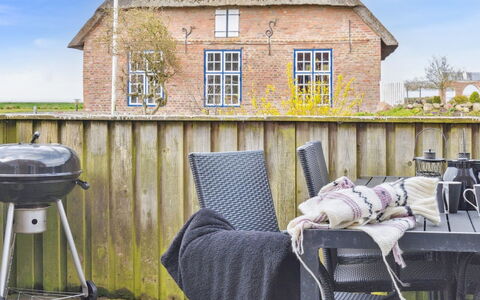 Adine - 13Km from the Sea: Blue, Shrub, Cottage, Groundcover, Garden, Estate, Shade, Landscaping, Farmhouse, Eco Hotel