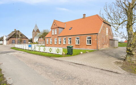 Adine - 13Km from the Sea: Blue, Shrub, Cottage, Groundcover, Garden, Estate, Shade, Landscaping, Farmhouse, Eco Hotel