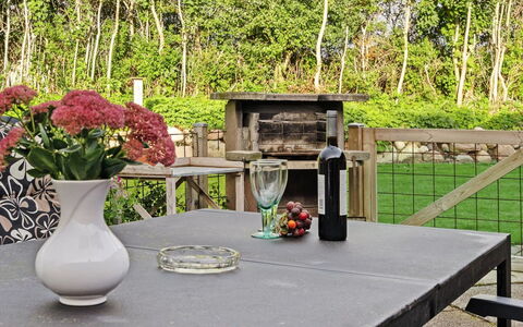 Hedda - 15Km from the Sea: Blue, Shrub, Cottage, Groundcover, Garden, Estate, Shade, Landscaping, Farmhouse, Eco Hotel