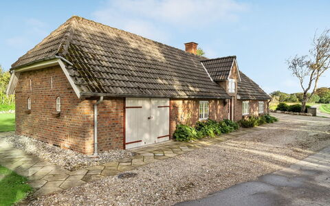 Hedda - 15Km from the Sea: Blue, Shrub, Cottage, Groundcover, Garden, Estate, Shade, Landscaping, Farmhouse, Eco Hotel