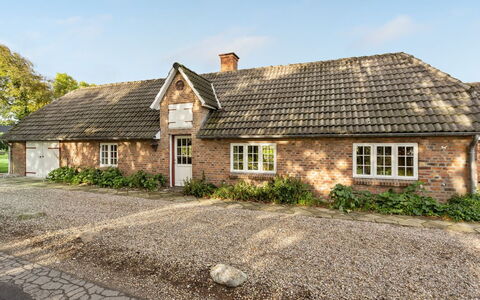 Hedda - 15Km from the Sea: Blue, Shrub, Cottage, Groundcover, Garden, Estate, Shade, Landscaping, Farmhouse, Eco Hotel