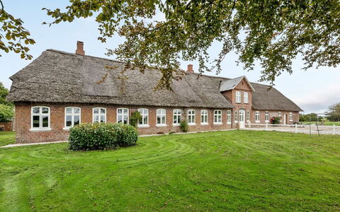 Tilla - 600M from the Sea: Blue, Shrub, Cottage, Groundcover, Garden, Estate, Shade, Landscaping, Farmhouse, Eco Hotel