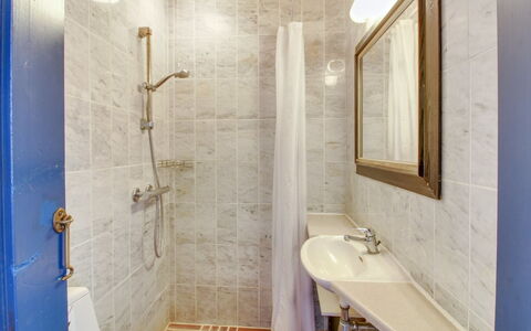 Tilla - 600M from the Sea: Flooring, Wall, Floor, Interior Design, Plumbing Fixture, Bathroom, Ceiling, Lighting, Bathroom Sink, Plumbing