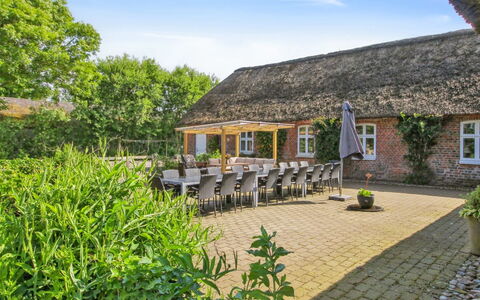 Tilla - 600M from the Sea: Blue, Shrub, Cottage, Groundcover, Garden, Estate, Shade, Landscaping, Farmhouse, Eco Hotel