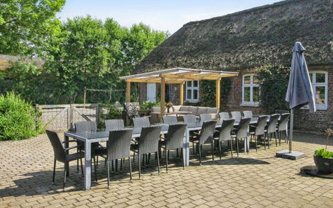 Tilla - 600M from the Sea: Blue, Shrub, Cottage, Groundcover, Garden, Estate, Shade, Landscaping, Farmhouse, Eco Hotel