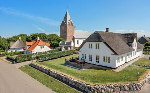 Ejna: Blue, Shrub, Cottage, Groundcover, Garden, Estate, Shade, Landscaping, Farmhouse, Eco Hotel