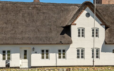 Ejna: Blue, Shrub, Cottage, Groundcover, Garden, Estate, Shade, Landscaping, Farmhouse, Eco Hotel