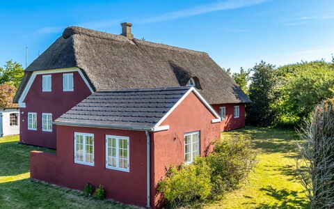 Kielo - 10Km from the Sea: Blue, Shrub, Cottage, Groundcover, Garden, Estate, Shade, Landscaping, Farmhouse, Eco Hotel