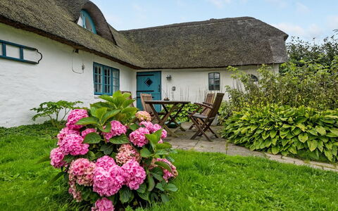 Clausina - 600M from the Sea: Blue, Shrub, Cottage, Groundcover, Garden, Estate, Shade, Landscaping, Farmhouse, Eco Hotel