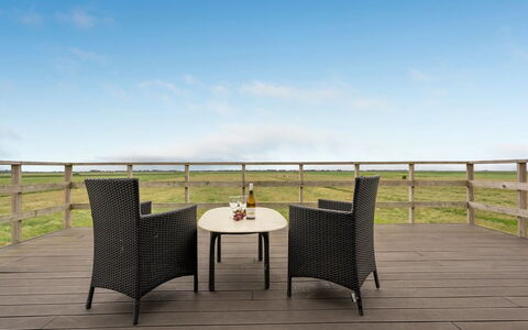 Ammy - 7.5Km from the Sea: Residential Area, Roof, Suburb, Driveway, Estate, Chimney
