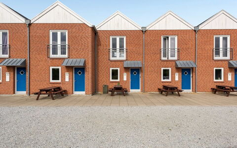 Sofija: Roof, Home, House, Siding, Cottage, Composite Material, Door, Sash Window, Estate, Chimney