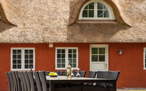 Alitta - 27Km from the Sea: Roof, Home, Cottage, Siding, Shade, Farmhouse, Estate, Driveway, Garden Buildings, Yard