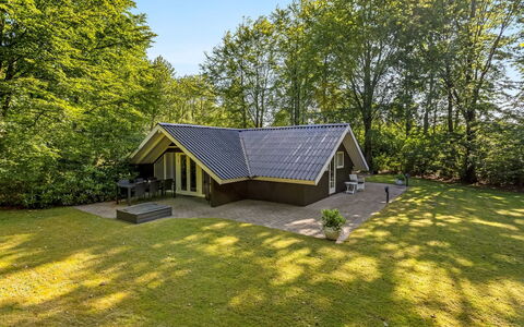 Jaakoppi - 25Km from the Sea: Roof, Home, Cottage, Estate, Garden Buildings, Farmhouse, Shade, Lawn, Shed, Landscaping