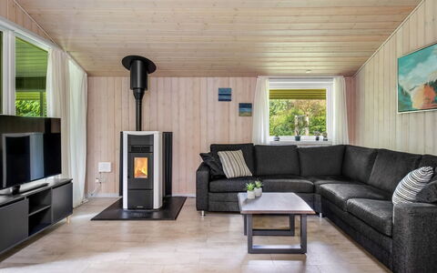 Jutta - 28Km from the Sea: Flooring, Wood, Interior Design, Floor, Wood Flooring, Furniture, Couch, Ceiling, Living Room, Hardwood