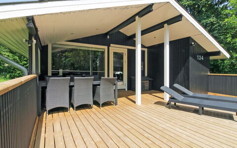 Jutta - 28Km from the Sea: Wood, Wood Flooring, Hardwood, Deck, Wood Stain, Plank, Porch, Shade, Lumber, Outdoor Structure