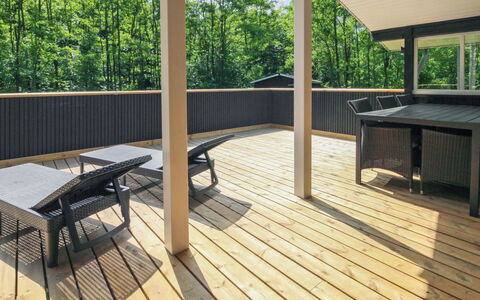 Jutta - 28Km from the Sea: Wood, Wood Flooring, Flooring, Floor, Hardwood, Deck, Wood Stain, Porch, Plank, Shade