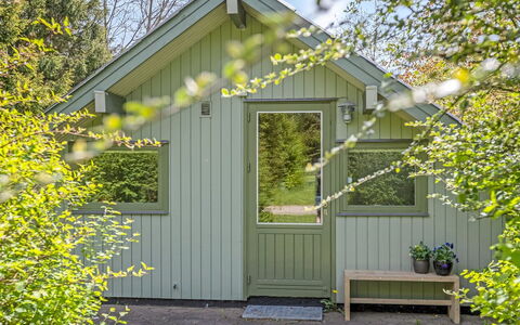 Hilla - 31Km from the Sea: Cottage, Shed, Garden Buildings, Siding, Garden, Shack, Yard, Log Cabin, Backyard, Outdoor Structure