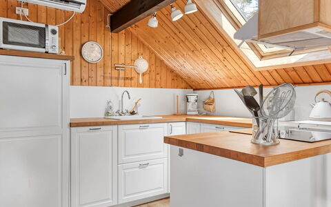 Hilla - 31Km from the Sea: Kitchen, Wood, Interior Design, Flooring, Cabinetry, Countertop, Major Appliance, Furniture, Kitchen Appliance, Ceiling