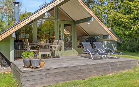 Hilla - 31Km from the Sea: Cottage, Home, Garden Buildings, Siding, Shed, Estate, Garden, Hardwood, Shade, Yard