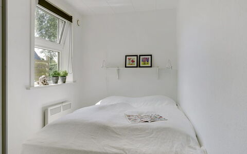 Øthi: Wall, Bedroom, Bed, Interior Design, Flooring, Floor, Ceiling, Bed Sheet, Bedding, Furniture