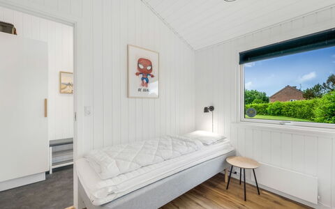 Picabo - 750M to the Fjord: Wood, Bedroom, Bed, Bed Frame, Bedding, Hardwood, Plank, Bed Sheet, Paint, Mattress